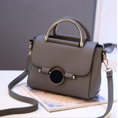 Sac à main et bandoulière en cuir pour femme