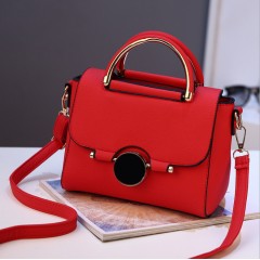 Sac à main et bandoulière en cuir pour femme
