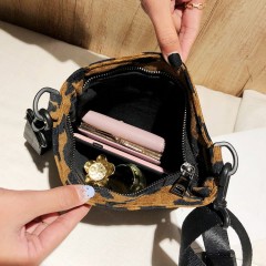 Sac à bandoulière  en toile à motif léopard