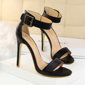 Sandales à talons hauts et fin