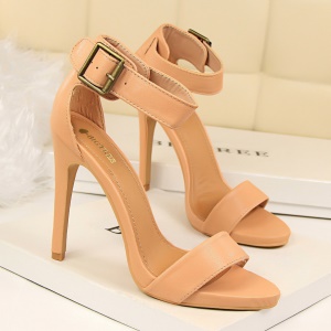 Sandales à talons hauts et fin