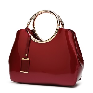 Sac à main en cuir verni lisse et brillant
