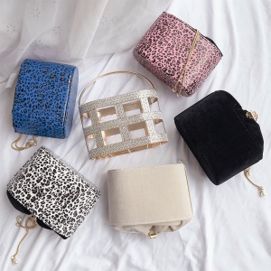 Sac à main  avec diamants artificiels