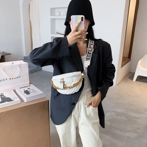 Sac à bandoulière pour femme en cuir avec Accessoires en forme de boulette