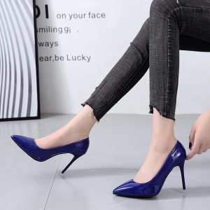 Talons hauts et fin en cuir synthétique