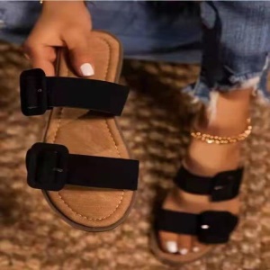 Pantoufles pour femmes avec boucle carrée en cuir synthétique et talons plats