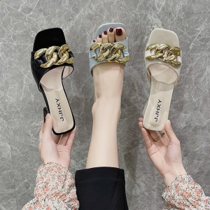 Chaussons pour femmes avec chaîne en métal et talon épais