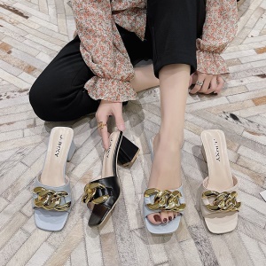 Chaussons pour femmes avec chaîne en métal et talon épais