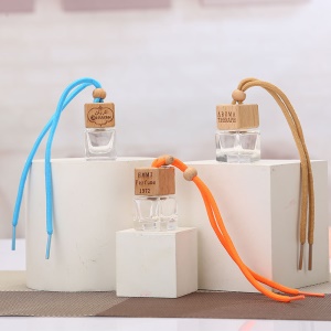 Petite bouteille d'arome ou huile essentielle pendentif en verre intérieur de voiture