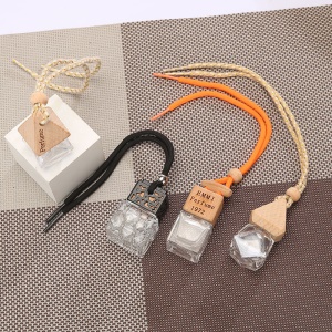 Petite bouteille d'arome ou huile essentielle pendentif en verre intérieur de voiture