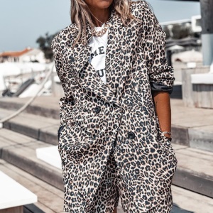 Ensemble de deux pièces pour femme avec veste de costume et short décontracté à motif de léopard