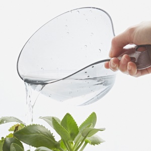 Récipient à eau en plastique épaissi et à long manche