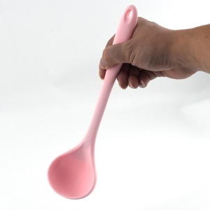Cuillère à soupe à long manche en silicone épais