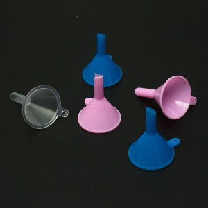 Mini entonnoir en plastique calibre 3cm
