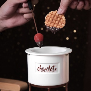 Ensemble de 6 pièces pour fondu au chocolat (2 * fourchette en acier inoxydable + pot en céramique + doublure intérieure + cadre en fer + bougie)