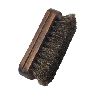 Brosse à chaussures crinière manche en bois brun
