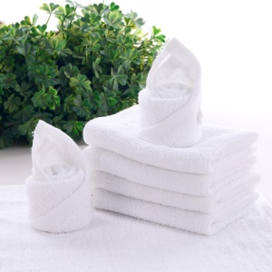 Serviette blanche jetable en coton tissé plat
