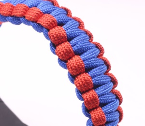 Bracelet en corde de parachute tressée pour l'extérieur