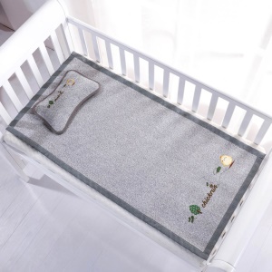 Tapis de couchage pour lit de bébé à double face 60 * 120cm