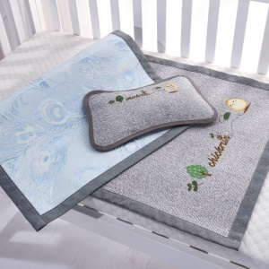Tapis de couchage pour lit de bébé à double face 60 * 120cm