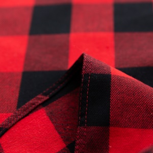 Nappe  à carreaux rouges et noirs