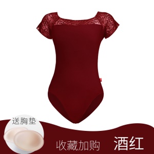 Combinaison femme en dentelle manches courtes et col carré