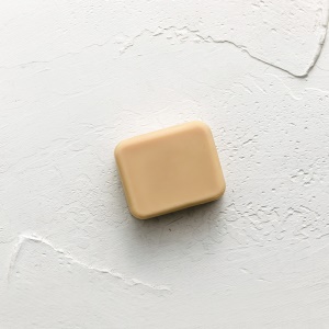 Savon au miel, amande et lanoline hydratant et parfumé aux herbes