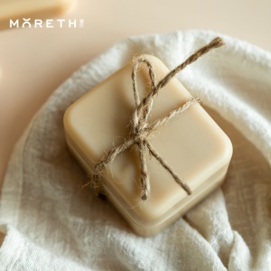 Savon au miel, amande et lanoline hydratant et parfumé aux herbes