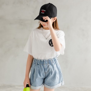 Ensemble pour fille de deux pièces (T-shirt + short en jean)