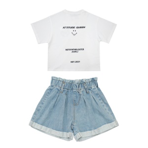 Ensemble pour fille de deux pièces (T-shirt + short en jean)