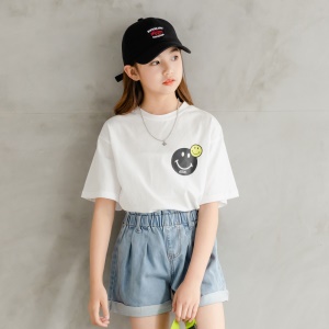 Ensemble pour fille de deux pièces (T-shirt + short en jean)