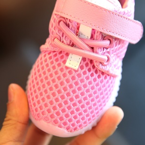 Chaussures casual pour enfants semelle souple respirant avec LED lumière