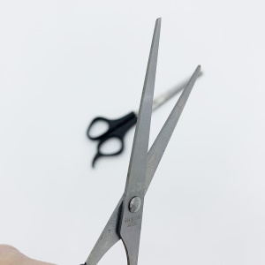 Ciseaux de coiffure noir plat