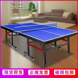 Table de ping-pong avec roue pliable