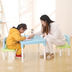 Table d'apprentissage en plastique pour enfants