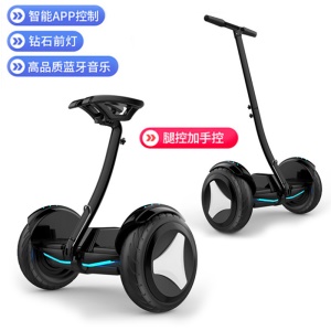 hoverboard électrique pour adulte, à deux roues, à commande par les jambes et à détection intelligente du mouvement du corps.