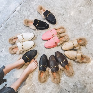 Chaussures ouverte en cuir artifiel  avec fourrure et semelle en caoutchouc