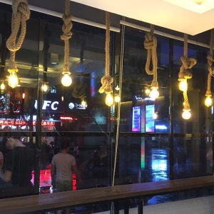 Ampoule sur corde de chanvre  en fer forgé lumière décorative d'intérieur