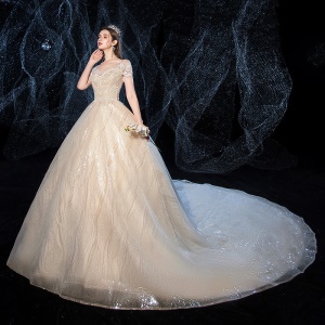 Robe de mariée légère élégante à manches courtes
