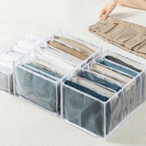 Accessoire de rangement de vêtements avec compartiment de séparation