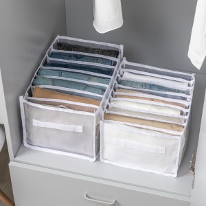 Accessoire de rangement de vêtements avec compartiment de séparation