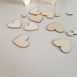 Accessoire de décoration de mariage en bois en forme de coeur