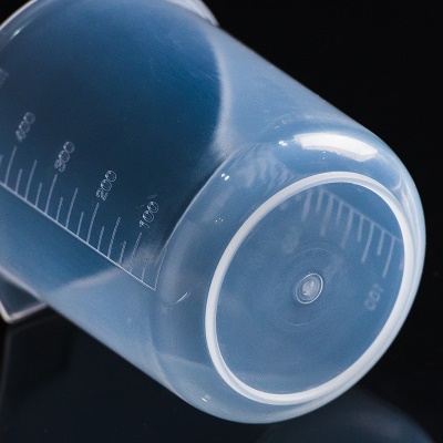 Tasse à mesurer en plastique graduée sans poignée 1000ml