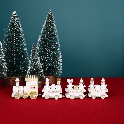 Petit train de Noël en bois