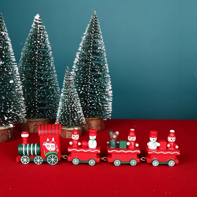 Petit train de Noël en bois