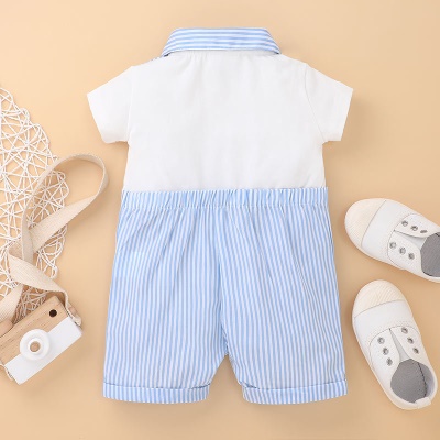 Combinaison rayée pour bébés et tout-petits