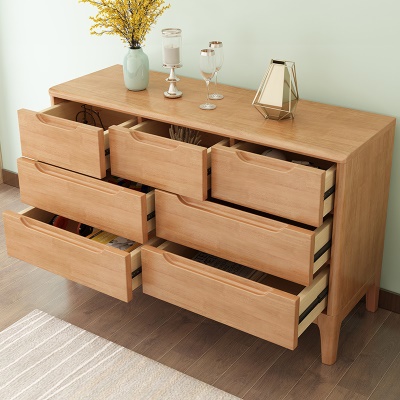 Armoire en bois massif nordique moderne