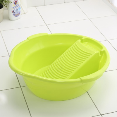 Lave-linge en plastique avec planche à laver