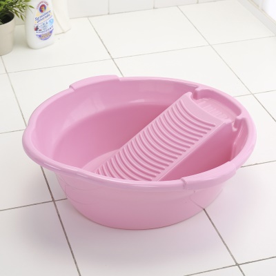 Lave-linge en plastique avec planche à laver