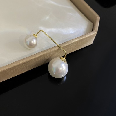 Broche de costume avec perles